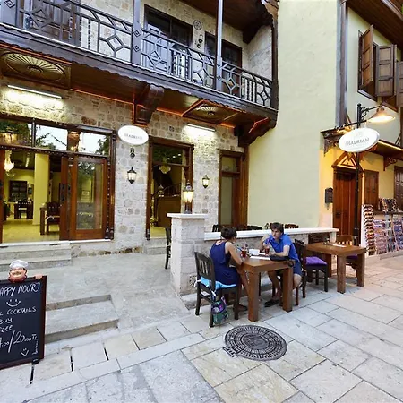 Hotel Hadrian Gate 3*