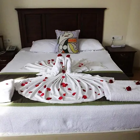 Hadrian Gate Hotel 3*