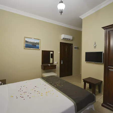 Hadrian Gate Hotel 3*