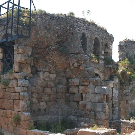 Hadrian Gate Otel