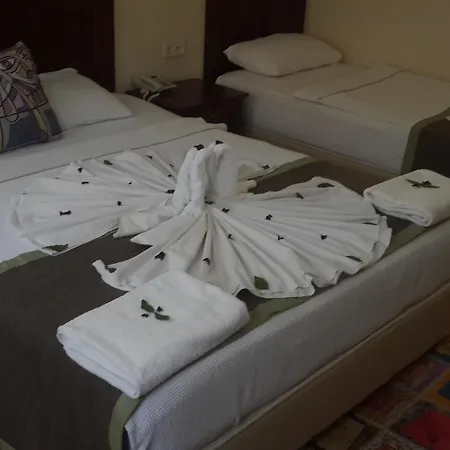 Hadrian Gate Otel